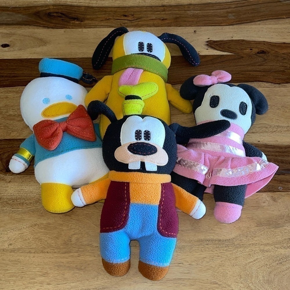 Disney Minnie, Pluto, Donald Duck And Goofy Pook A Looz